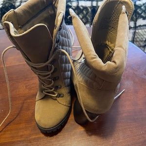 Shoe Dazzle Kesha Quilted Platform winter Booties